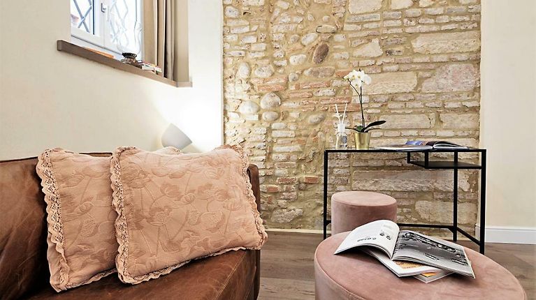     FRATTA5 LUXURY     VERONA  ITALY     UPDATED RATES